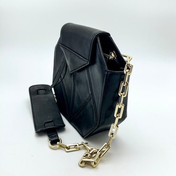 GUC HEIRLOOM Leather Chain Crossbody Bag - Picture 2 of 8